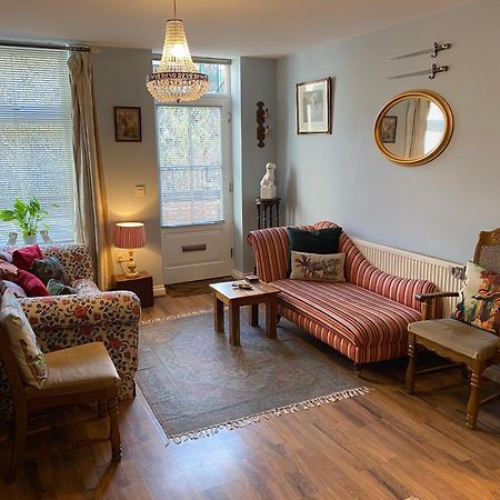 Quirky Town Centre Apartment With River Terrace Маклсфілд Екстер'єр фото