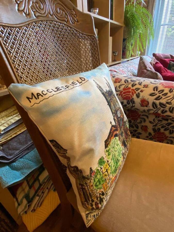 Quirky Town Centre Apartment With River Terrace Маклсфілд Екстер'єр фото