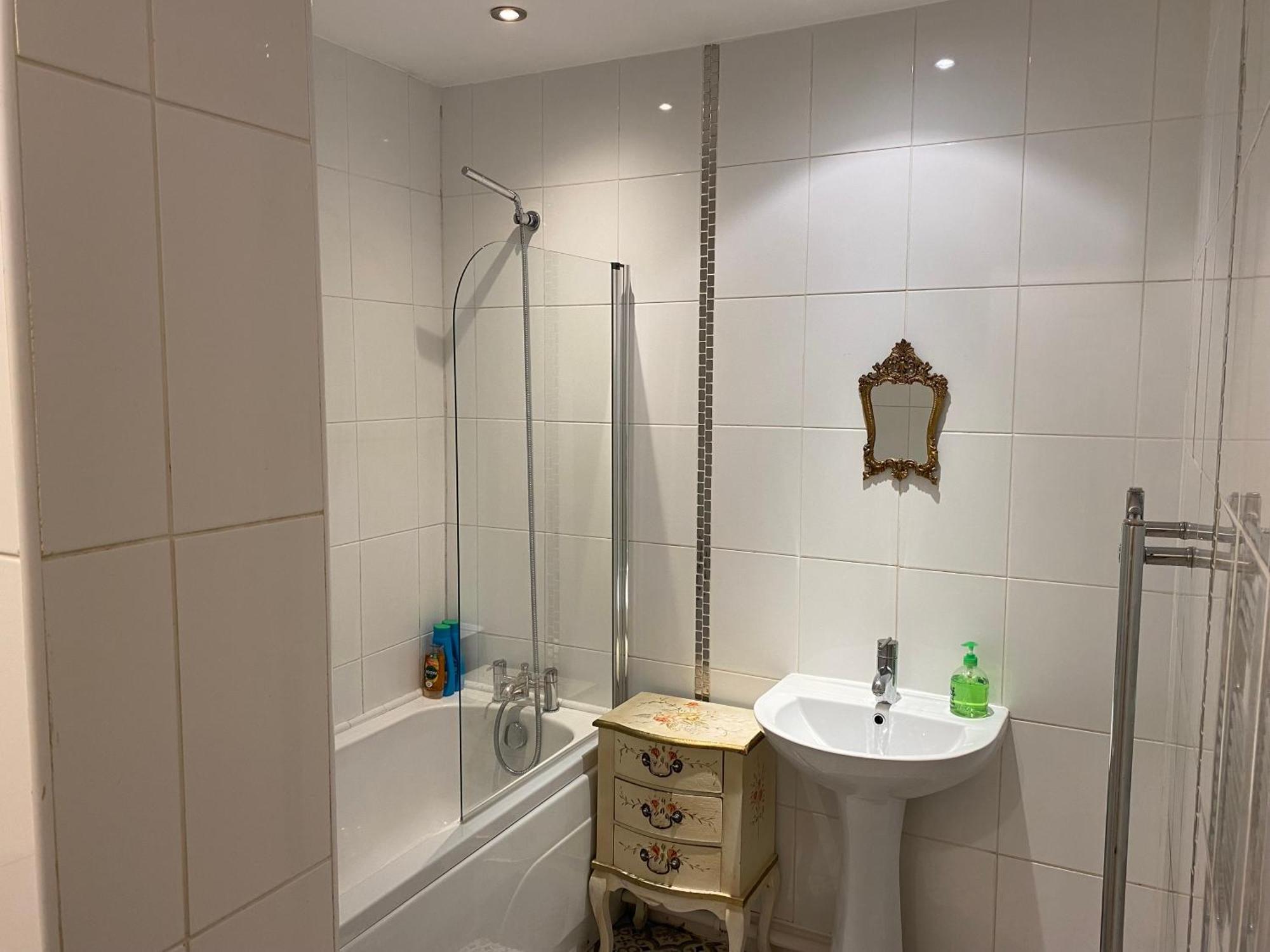 Quirky Town Centre Apartment With River Terrace Маклсфілд Екстер'єр фото