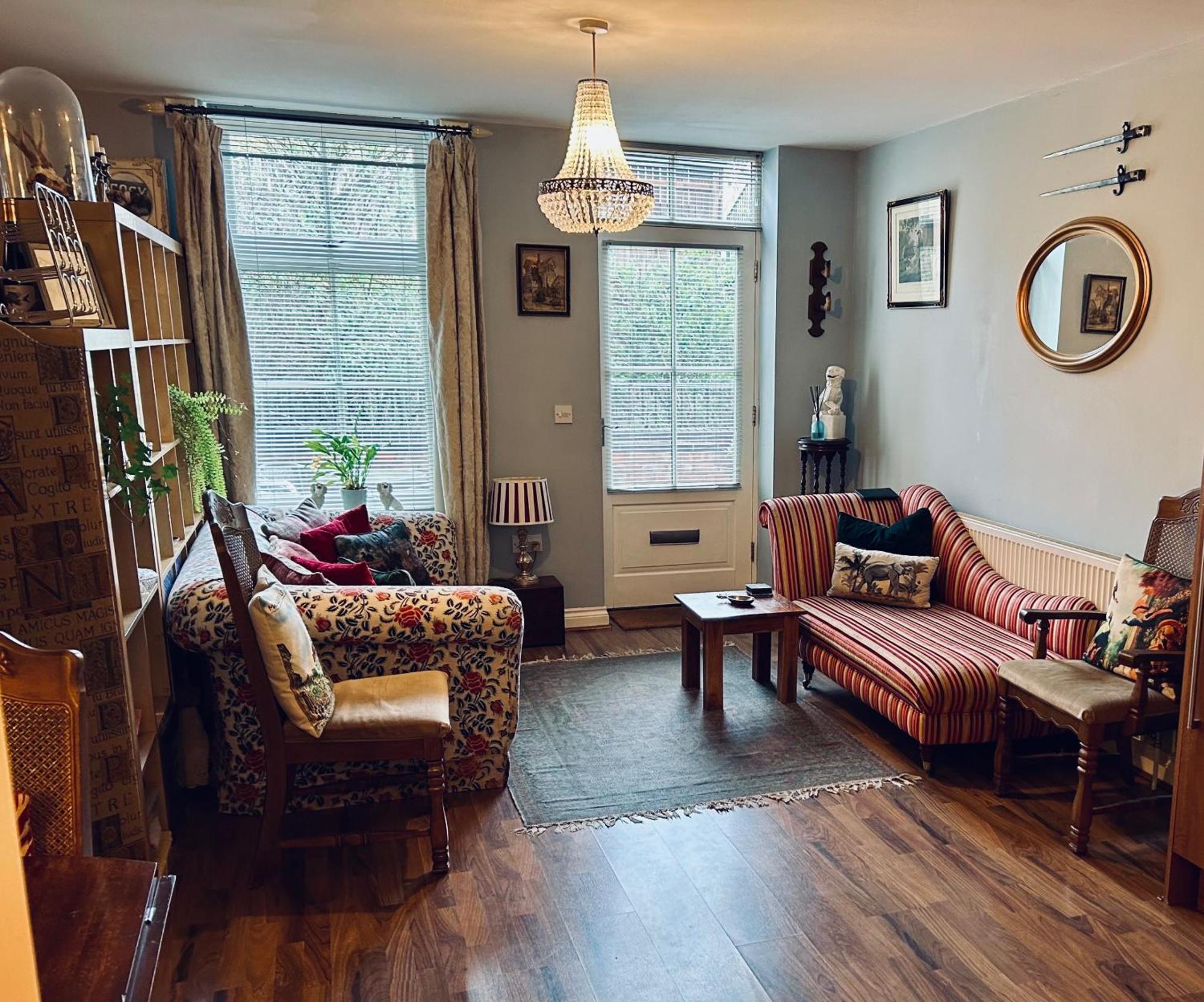 Quirky Town Centre Apartment With River Terrace Маклсфілд Екстер'єр фото